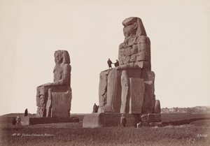 Teby, Kolosy Memnona (Thebes, Colossi of Memnon), lata siedemdziesiąte XIX wieku (zdjęcie)