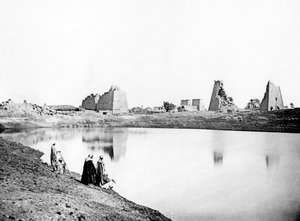 Święte Jezioro i ruiny świątyni, Karnak, Nubia, Egipt, 1887