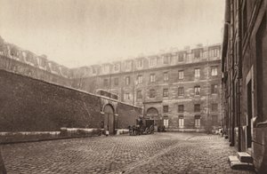 Paryż: Cour interieure de St-Lazare, la prison des femmes; Sąd wewnętrzny "St-Lazare", więzienie dla kobiet (zdjęcie czarno-białe) autorstwa Henri Manuel