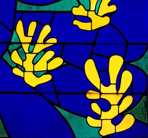 Witraż "Drzewo życia" za ołtarzem w Kaplicy Różańcowej, Vence autorstwa Henri Matisse