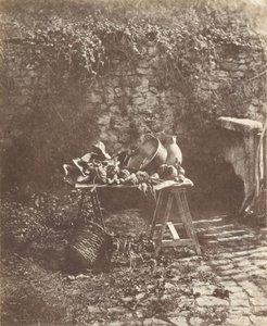 [Martwa natura: kociołek, dzbanek i warzywa na stole kozłowym].