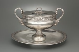Zakryta waza z tacą, 1798-1809 autorstwa Henry Auguste