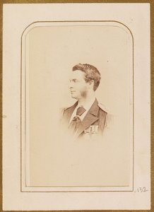 [Portret mężczyzny w mundurze wojskowym]. autorstwa Henry Maull and Co.