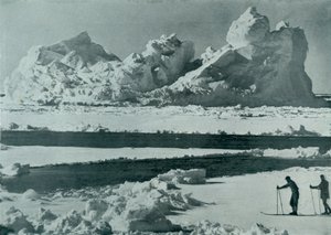 Berg rozpadający się w stadzie, c19101913, 1913 autorstwa Herbert Ponting