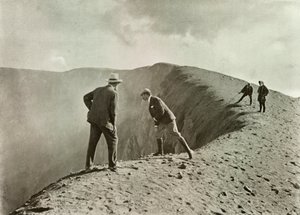 Na krawędzi kraterów, Asama-Yama, 1910. autorstwa Herbert Ponting