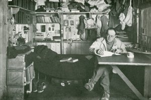 Kapitan Scott pisze swój dziennik autorstwa Herbert Ponting