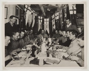 Ostatnia kolacja urodzinowa kapitana Scotta, podczas wyprawy Terra Nova (1910-13) na biegun południowy (odbitka bromowa) autorstwa Herbert Ponting