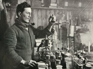 Dr Atkinson w swoim laboratorium, 15 września 1911, 1913 autorstwa Herbert Ponting