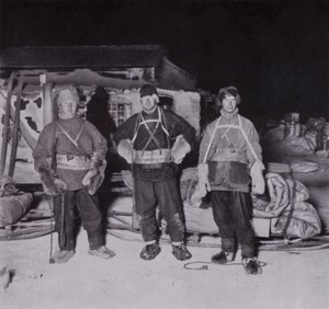 Dr Wilson, porucznik Bowers i Cherry-Garrard wyruszają do Cape Crozier (zdjęcie czarno-białe) autorstwa Herbert Ponting