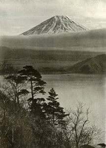 Fuji od średniego kręgosłupa noclera, 1910. autorstwa Herbert Ponting