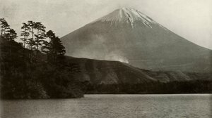 Fuji fm Nishinoumi, 1910. autorstwa Herbert Ponting
