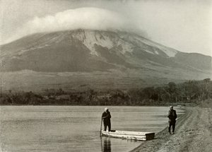 Fuji z jeziora Three Days-Moon, 1910. autorstwa Herbert Ponting