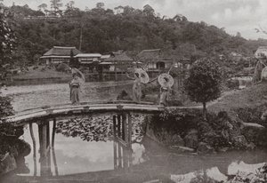 Hikone (zdjęcie czarno-białe) autorstwa Herbert Ponting