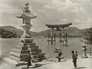 Miyajima, 1910. autorstwa Herbert Ponting