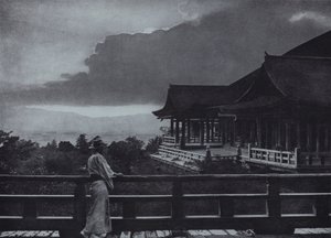 Moni ght at Kiyomizudera (b / w p hot) autorstwa Herbert Ponting