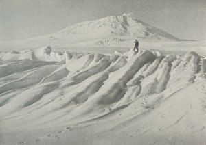 Góra Erebus nad wysłużoną przez wodę górą lodową, październik 1911, 1913 autorstwa Herbert Ponting