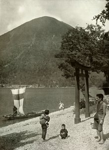 NaN Tai-za NAND jezioro chu Hechi, 1910. autorstwa Herbert Ponting