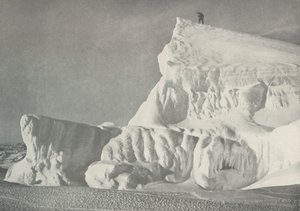 Na szczycie góry lodowej, c1911, 1913 autorstwa Herbert Ponting