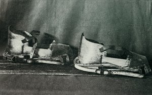 Buty narciarskie do użytku z Finnesko, c19101913, 1913 autorstwa Herbert Ponting