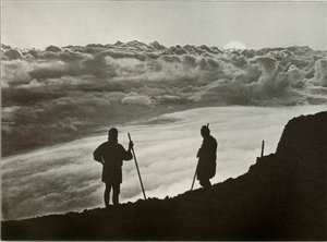 Zachód słońca ze szczytu Fuji, 1910. autorstwa Herbert Ponting