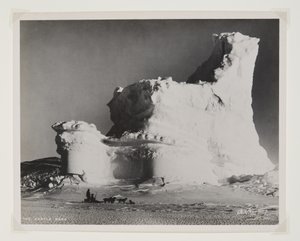 Zamek Berg (druk bromowy) autorstwa Herbert Ponting