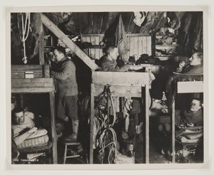 Kamienice podczas wyprawy Terra Nova (1910-13) na Biegun Południowy (odbitka bromowa) autorstwa Herbert Ponting