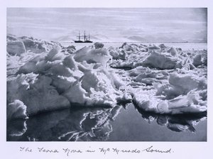 „Terra Nova” w Mc Murdo Sound, z „Ostatniej wyprawy Scotta” autorstwa Herbert Ponting