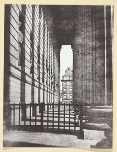 Kolumnada kościoła Madeleine autorstwa Hippolyte Bayard