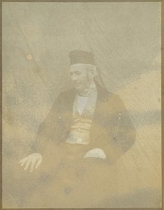 [Portret siedzącego mężczyzny w czapce]. autorstwa Hippolyte Bayard