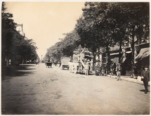 Omnibus na bulwarze w Paryżu, ok. 1890 r. (zdjęcie czarno-białe) autorstwa Hippolyte Blancard