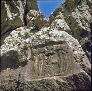 Płaskorzeźba z postacią pod ailee. około 1250-1220 pne. autorstwa Hittite