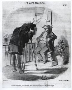 Les Bons Bourgeois - Najwygodniejsza pozycja do zrobienia ładnego portretu w dagerotypie, karykaturze Daumiera - w „Charivari” z 24.07.1847 r. autorstwa Honoré Daumier