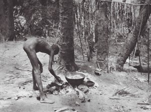 Afryka: Nuer gotujący mięso krokodyla (zdjęcie czarno-białe) autorstwa Hugo Adolf Bernatzik