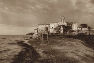 Meksyk: Campeche, ruiny klasztoru San Francisco (zdjęcie czarno-białe) autorstwa Hugo Brehme
