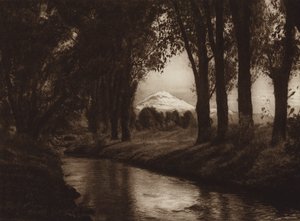 Meksyk: Popocatepetl widziany z Amecameca (zdjęcie czarno-białe) autorstwa Hugo Brehme