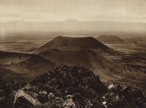 Meksyk: Santa Catarina i La Caldera, wygasłe wulkany na obrzeżach stolicy Meksyku (zdjęcie czarno-białe) autorstwa Hugo Brehme