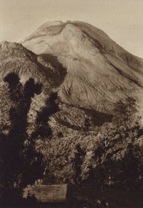 Meksyk: Wulkan Colima przed ostatnimi erupcjami (zdjęcie czarno-białe) autorstwa Hugo Brehme