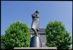 Pomnik Heinricha Heinego (1797-1856) 1926-33 (brąz)