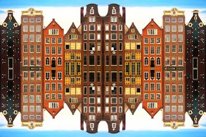 Symetria w Amsterdam House autorstwa Igor Shrayer