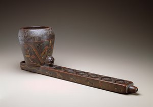 Ceremonial Pouring Vessel, Peru, 1675-1725 (drewno chonta, farba żywiczna i gwoździe)