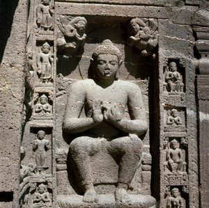 Budda, rzeźbiony posąg w jaskini 19 autorstwa Indian School