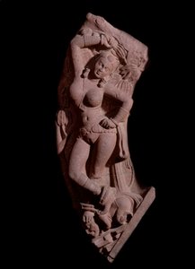 Mocowanie dziewicy na karzełku (rzeźba z czerwonego piaskowca, Imperium Kushan) autorstwa Indian School