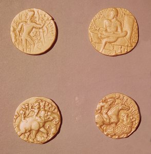 Dinary Samudragupta (335-375) i Kumargupta I (415-454) (złoto)