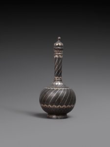 Kolba i pokrywka i podstawka lub naczynie ze stopu metalu inkrustowane srebrem, 1700-99 autorstwa Indian School