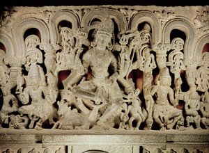 Nadproże z wizerunkiem hinduistycznej trójcy, z Waranal, Andhra Pradesh, dynastia Kakatiya autorstwa Indian School