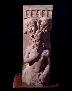 Rishyasringa, chłopiec urodzony z rogami jelenia, zachwycony po pierwszym doświadczeniu seksualnym (rzeźba z czerwonego piaskowca, Imperium Kushan) autorstwa Indian School