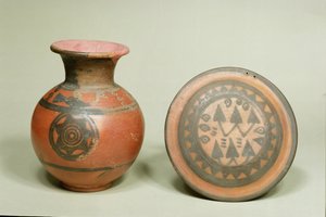 Garnek i pokrywka z terakoty, z Cmentarza H w Harappa, Dolina Indusu, 1500 pne-1200 pne (terakota) autorstwa Indian School