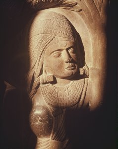 Głowa yakshini, z bramy buddyjskiej stupy w Bharhut, Madhya Pradesh, późny okres mauriański, dynastia Sunga (180-72 pne)
