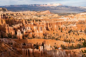 Hoodoos - iglice utworzone przez erozję - w Parku Narodowym Bryce Canyon w stanie Utah, 2019 r. (zdjęcie ilustracyjne)
