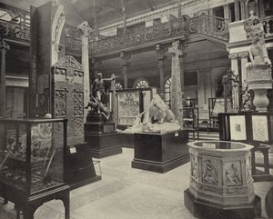 Central Court, Dublin Museum of Science and Art (zdjęcie czarno-białe) autorstwa Irish Photographer